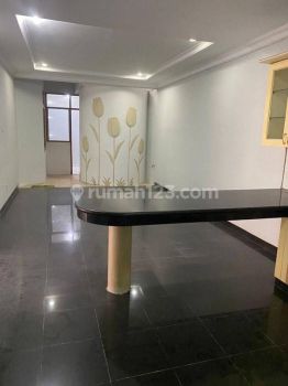 Disewakan Rumah Nyaman Bisa Untuk Kantor di Singgasana Pradana