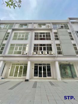 Jual cepat, Ruko 4 lantai di Puncak Dharmahusada blok terdepan