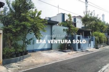 Rumah Strategis Tengah Kota