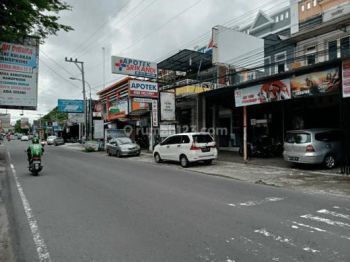 STRATEGIS BANGET...! RUKO 3 LANTAI DI KAWASAN ELITE BABARSARI COCOK UNTUK USAHA