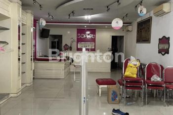 Ruko Kayoon 3 Lantai Siap Pakai Strategis Tegah Kota