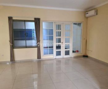 Di  rumah pik 8x17 kondisi rapi dan terawat siap huni