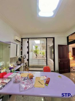 Jual cepat, Rumah mewah Dharmahusada Indah Timur blok favorit