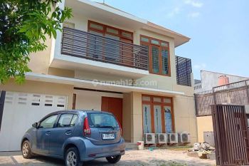 Rumah 2 Lantai Sudah Renovasi SHM , Lebak Bulus, Jakarta Selatan