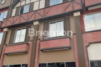 RUKO LA RIVIERA PIK 2 3 LANTAI HADAP DANAU