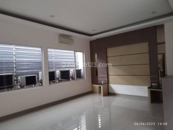 Rumah Bangunan Mandiri 3 Lantai