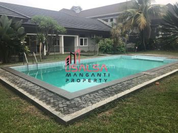 Disewakan Cepat Rumah Cantik Nuansa Asri Taman Besar Dan Tanah Luas Bangunan 1