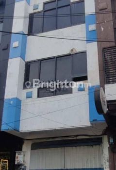 RUKO 3,5 LANTAI SIAP HUNI, AREA KOMERSIAL, NOL JALAN, STRATEGIS DEKAT KERTAJAYA