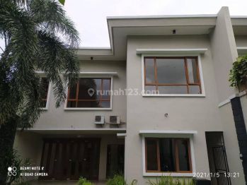 Disewa  Rumah Di Kemang Selatan