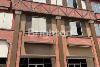 RUKO LA RIVIERA PIK 2 3 LANTAI