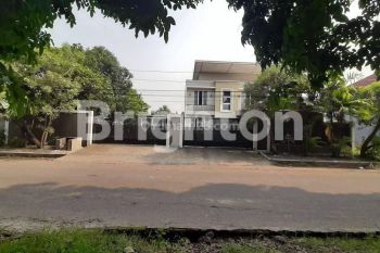 Sale Rumah: RUMAH MEGAH LUAS