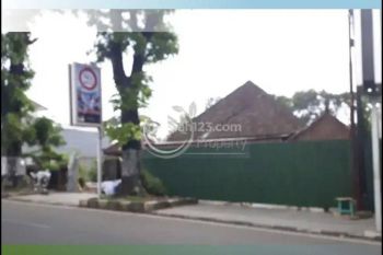 Rumah usaha di poros jalan Kawi