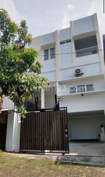 Rumah 2 lantai furnished di Permata semeru