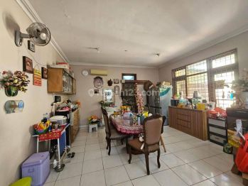 Rumah 2 Lantai Bagus di Taman Modern, Jakarta Timur