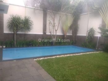 Disewakan Rumah Mewah Cantik Asri Dalam Townhouse 5 BR Negosiable Bebas Banjir