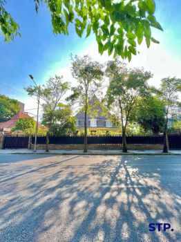 Disewakan Rumah komersil jalan raya Diponegoro