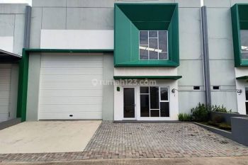 KOMPLEK PERGUDANGAN MODERN RASA VILLA DENGAN IZIN INDUSTRI