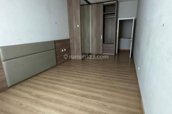 Rumah Golflake Residence 8x20 Renove Hadap Tenggara