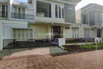 Rumah Mewah Gaya Modern Strategis di Golf View di Araya Malang Dn547