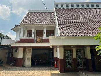 Rumah Asri 7 Kamar 5 Mobil di Cipinang Cempedak Jual Cepat