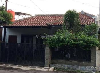 Rumah Cantik Asri Terawat di Sayap Batununggal