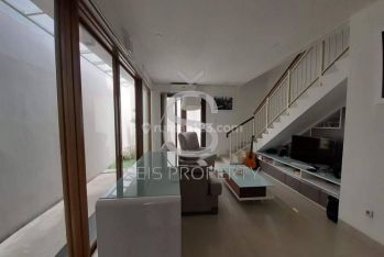 Dijual Rumah Semi Furnish Di Komplek Buahbatu Square Bandung