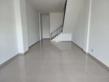 La riviera boulevard hadap perumahan longbeach