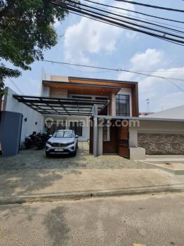 Dijual Rumah Baru 2 Lantai di Jalan Limau 3 Kebayoran Baru