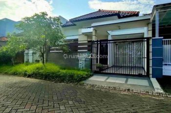 Rumah Modern Minimalis di Cluster Araya Golf, Blimbing Malang