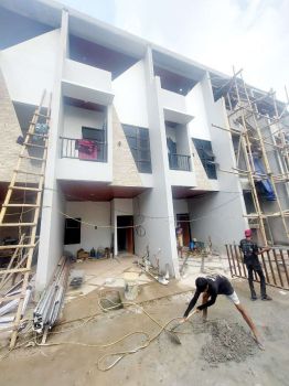 Rumah Jakarta Timur 3-lantai Plus Rooftop Lokasi Premium