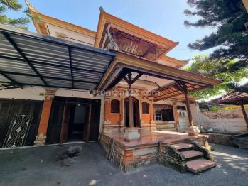 Disewakan rumah style Bali besar dan kamar banyak di renon Cocok untuk kantor