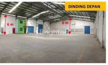 Gudang siap pakai untuk menyimpan semua peralatan. perlengkapan, bahan material