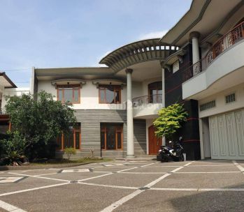 Rumah di Jalan Soekarno Hatta Batununggal 2 Lantai SHM Sudah Renovasi