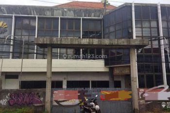 Gedung Disewakan 4 Lantai Di Pusat Kota Denpasar. di Imam Bonjol