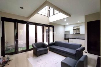 Di sewakan rumah bagus dalam cluster di cigadung