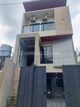 Rumah Mewah Baru 2lti di Cipinang Jaya Rawamangun