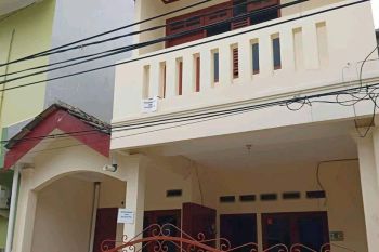 DISEWAKAN RUMAH SIAP HUNI 2(DUA) LANTAI  STRATEGIS DI GALAXY BEKASI