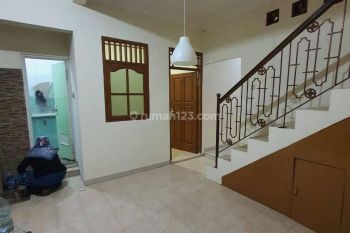 Rumah 2 Lantai SHM Bagus pejaten