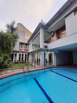 Rumah Mewah Dalam Komplek Area Patra Kuningan Dekat Jalan Utama