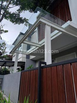 Rumah Bagus Modern Dan Siap Huni di Jl Kucica, Sektor 9-Bintaro