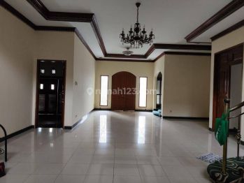 KOMPLEK DEKAT PONDOK INDAH - HARGA SEWA 250 JUTA PER TAHUN. NEGO