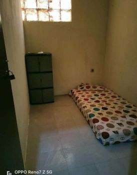 Kost disewakan kamar kost dekat halte
