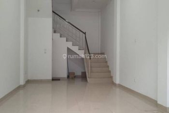 Disewakan Ruko Rendeng 2 Lantai Main road Cigadung Sayap Dago
