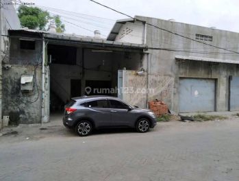 Gudang Lebak Sari, Kenjeran, Strategis