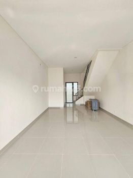 Ruko Maggiore Grande Hadap Jalan 2 Lantai