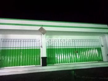 TOKO DI AREA PADAT PEMUKIMAN DENPASAR UTARA PARKIR LUAS COCOK UNTUK USAHA