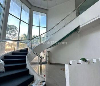 Rumah di Perumahan Sunrise Garden. Jakarta barat Sudah Renovasi 2 Lantai SHM