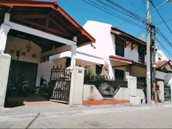 Dijual Rumah, Rumah Dua Jadi Satu Bratang