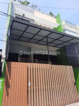 Rumah Bagus Siap Huni Strategis di Taman Ratu(TR145)