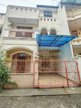 Rumah 3 Lantai diperum komplek